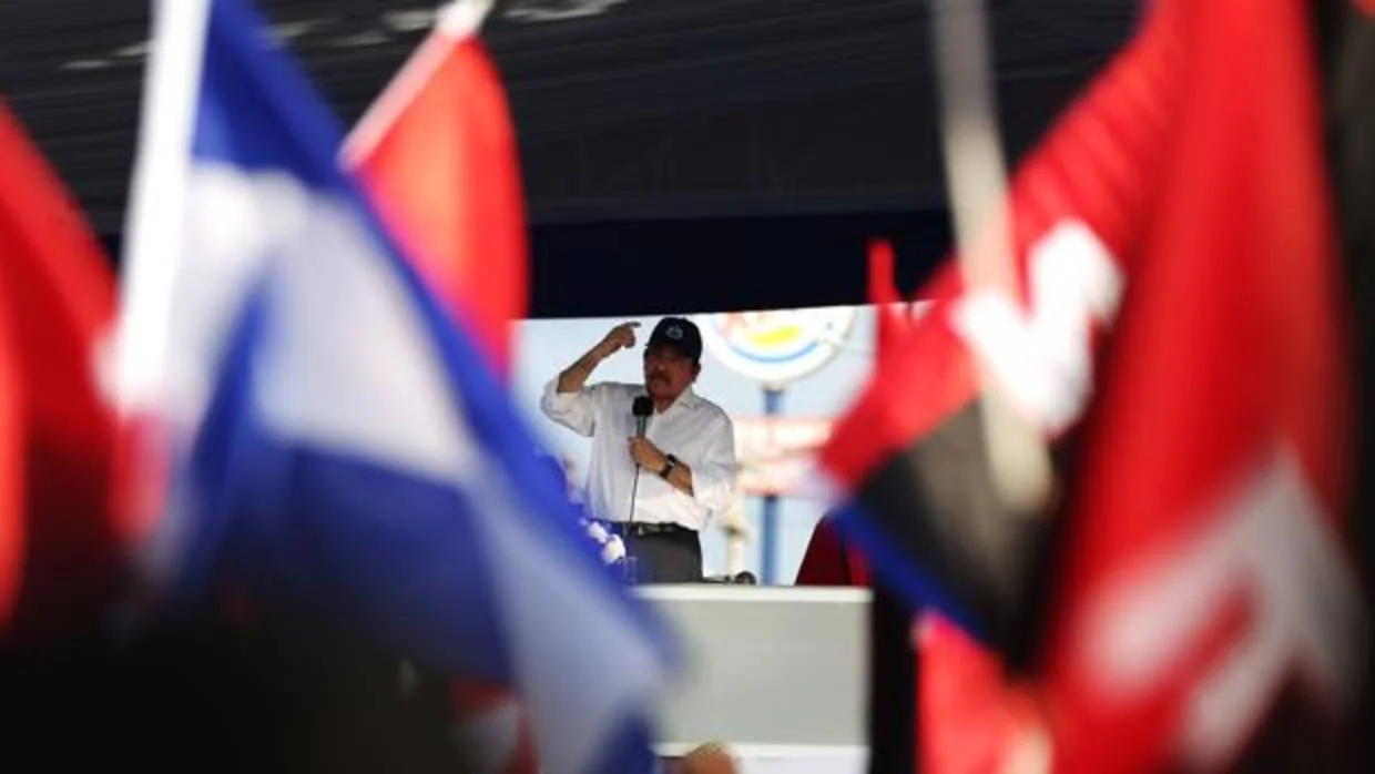 Daniel Ortega durante su discurso ante miles de manifestantes, este lunes en Managua