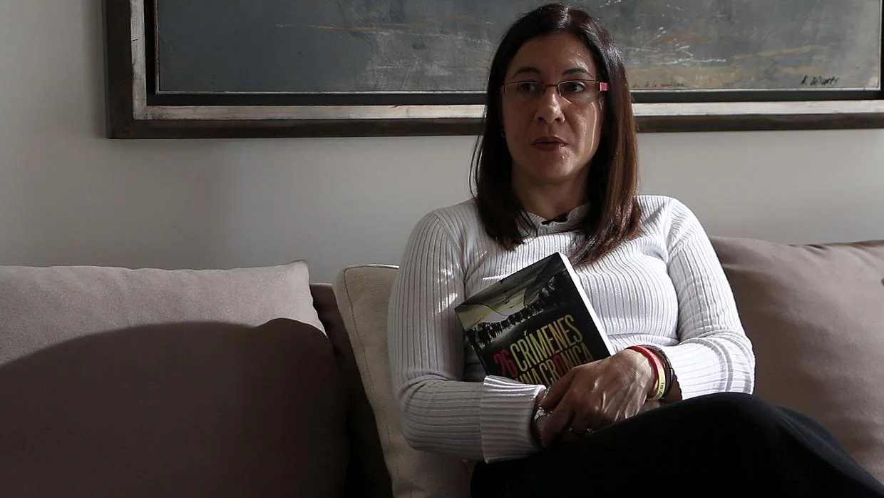 Carleth Morales, periodista y escritora del libro 26 crímenes y una crónica