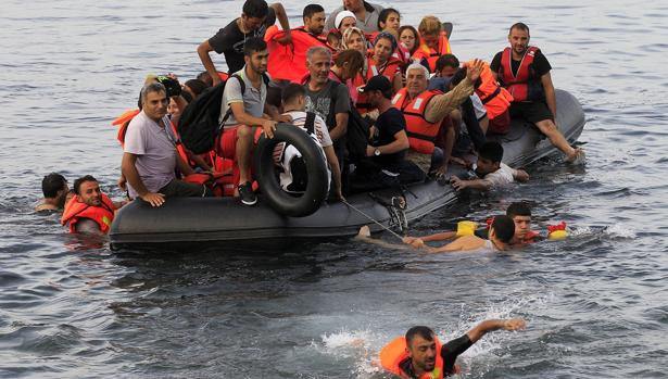 Los refugiados en las islas griegas duplican ya la capacidad de los campamentos