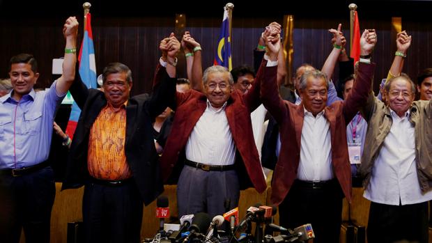 Victoria histórica de la oposición en Malasia al acabar con 61 años del partido en el poder