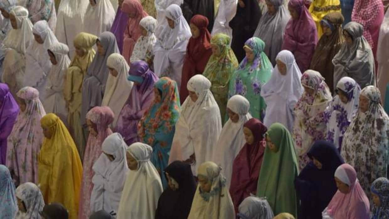 Mujeres musulmanas se preparan para el ramadán