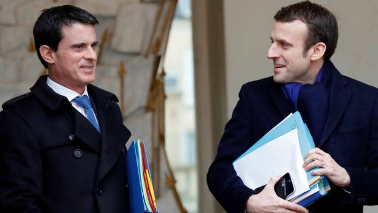 Manuel Valls junto a Emmanuel Macron