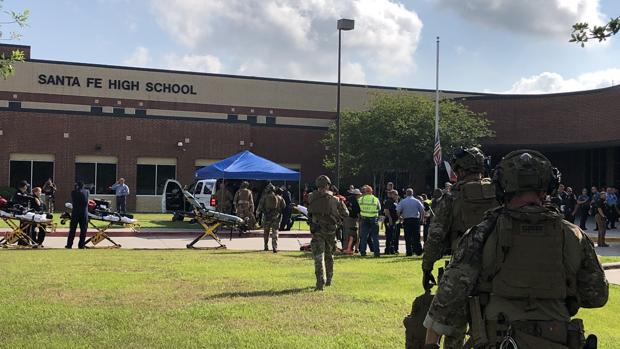 Al menos 10 muertos y varios heridos tras un tiroteo en un instituto de Texas