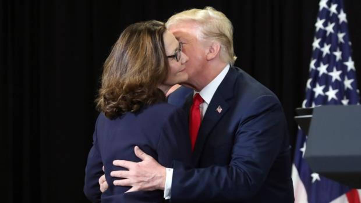 Trump elogia a Haspel en su toma de posesión como nueva directora de la CIA