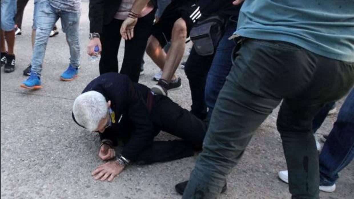 Un grupo de neonazis pega una paliza al alcalde de Tesalónica con la connivenica de Amanecer Dorado