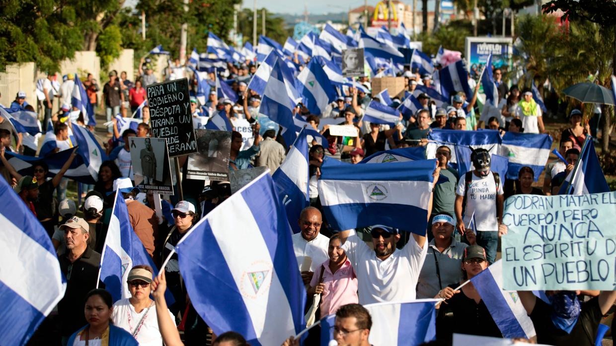 Manifestantes protestan en contra de gobierno de Ortega