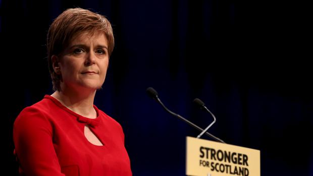 Escocia no entrará en el euro si gana la independencia, según Sturgeon