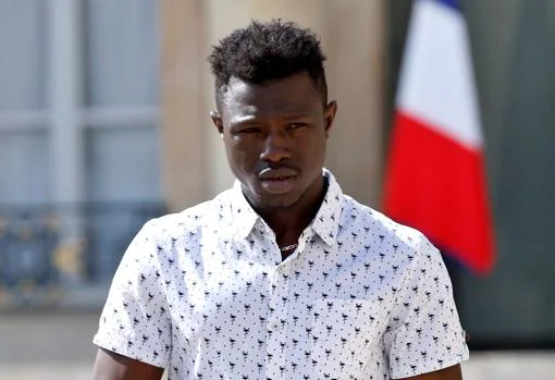 El inmigrante que rescató a un niño en París recibirá la nacionalidad francesa y será bombero