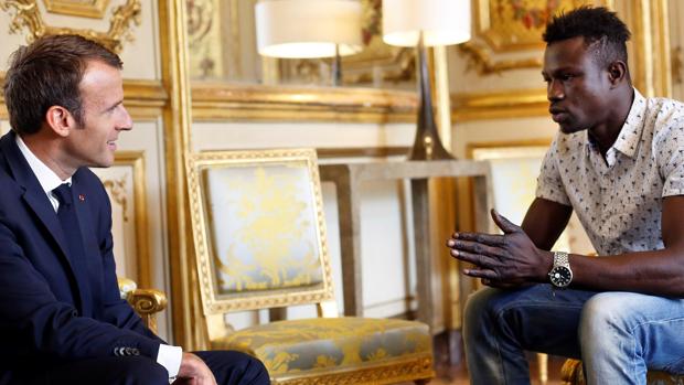 El inmigrante que rescató a un niño en París recibirá la nacionalidad francesa y será bombero