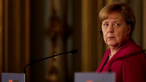 Merkel acelera su respuesta a Macron sobre Europa tras perder el apoyo de Rajoy