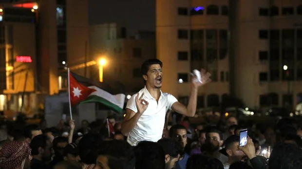 Jordania frena las protestas tras el compromiso de Al Razaz de no asfixiar la economía
