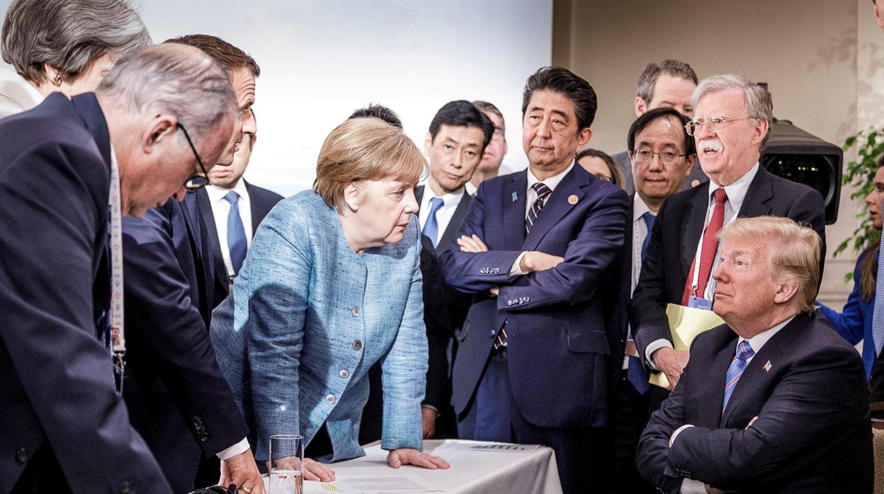 La icónica foto de Merkel versus Trump en el G7 desata un aluvión de memes