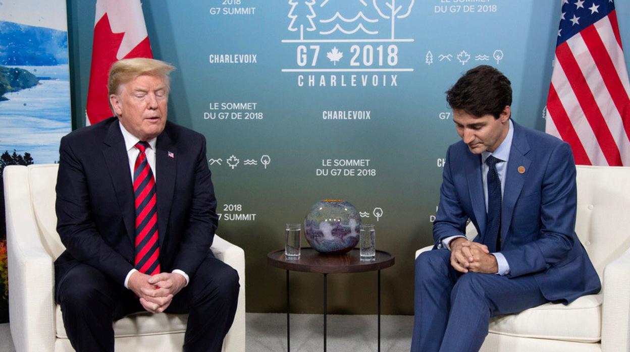 El presidente de Estados Unidos, Donald Trump, junto al primer ministro de Canadá, Justin Trudeau