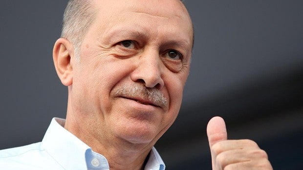 Erdogan, sobre el cierre de mezquitas en Austria: «Provoca una guerra entre la cruz y la media luna»