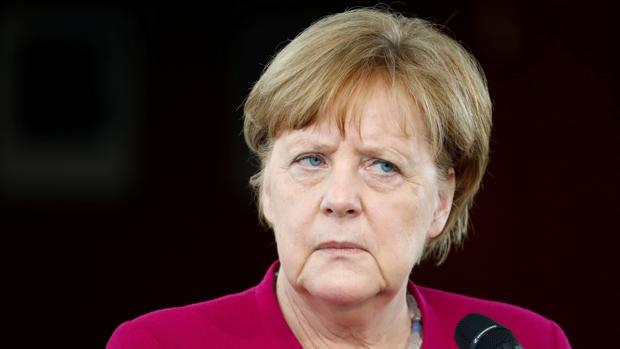 Merkel baraja medidas urgentes y una cumbre extraordinaria de la UE