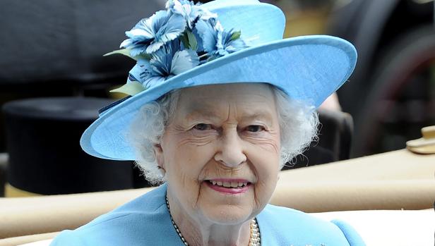 Isabel II firma la salida del Reino Unido de la Unión Europea