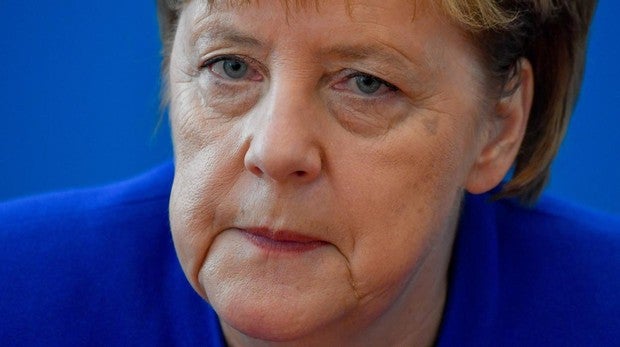 Merkel, al borde del precipicio político en Alemania