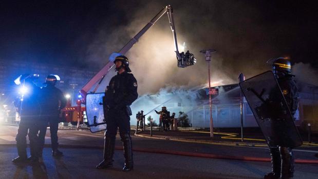 Noche de cristales rotos en Nantes por la muerte de un joven de 22 años a manos de la Policía
