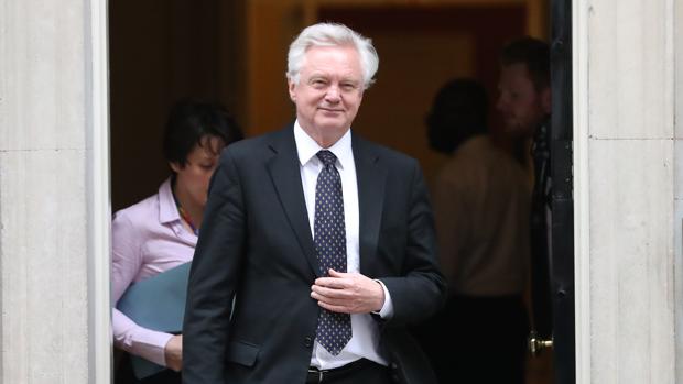 Dimite el ministro británico para el Brexit, David Davis