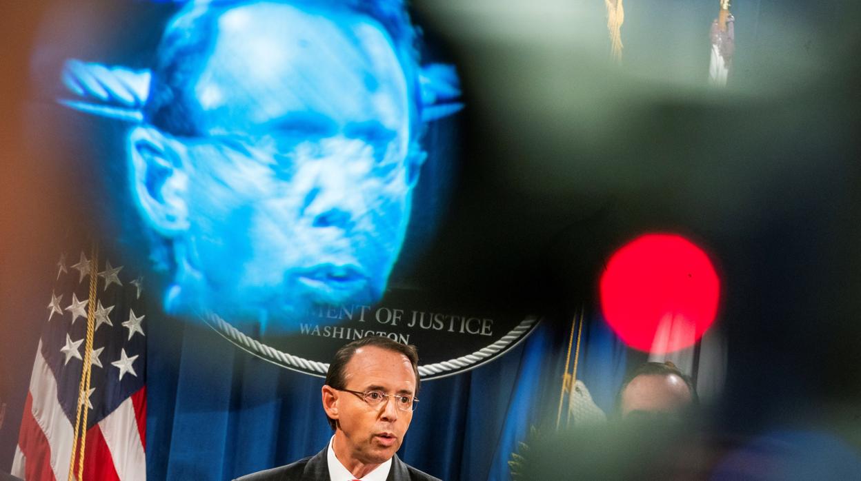 El vice fiscal Rod Rosenstein, durante la rueda de prensa