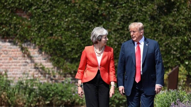 Trump califica de «fake news» sus críticas al plan Brexit de May