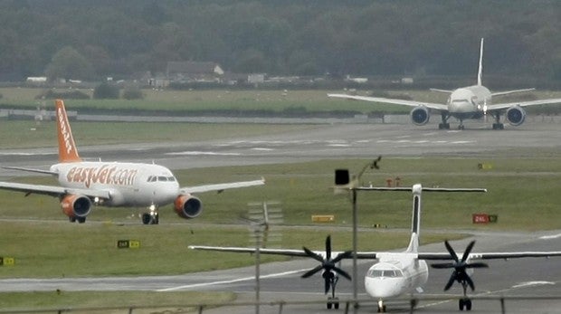 Aterrizaje de emergencia por un fallo técnico de un vuelo que viajaba de Nápoles a Londres