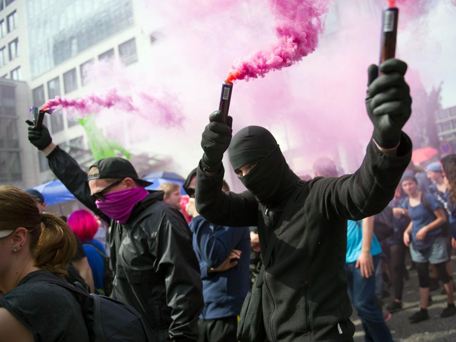 Manifestantes durante la reunión del G-20 el pasado año en Hamburgo