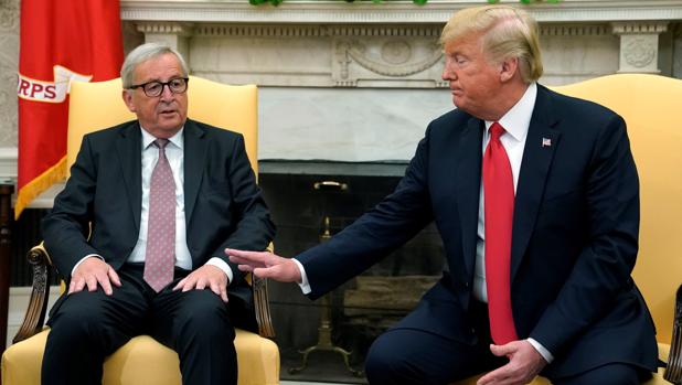 Juncker y Trump firman un acuerdo de intenciones que enfría la guerra comercial