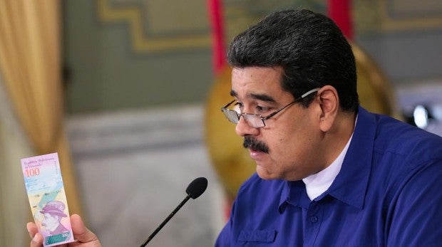 Maduro exige el «carnet de la patria» para obtener gasolina