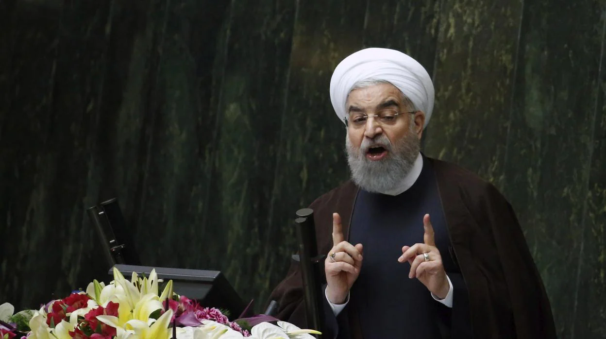 El presidente iraní, Hassan Rohaní, ofrece un discurso en el Parlamento en Teherán