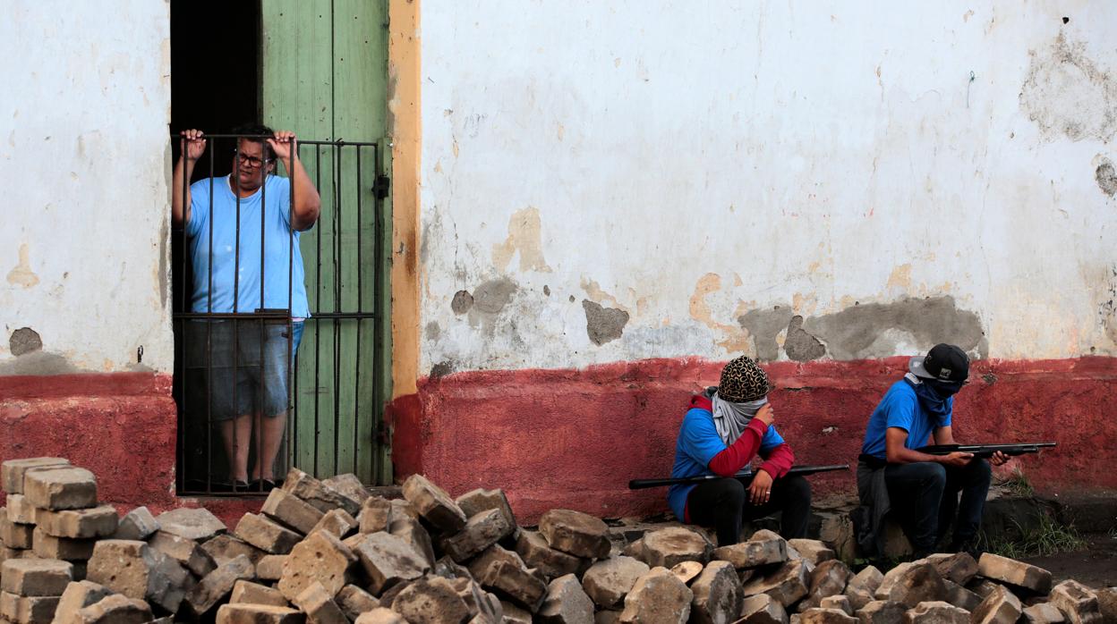 Miles de nicaragüenses huyen de su país por la crisis sociopolítica