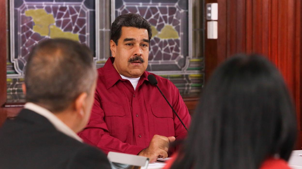 Nicolás Maduro habla durante una reunión con ministros y gobernadores en Caracas