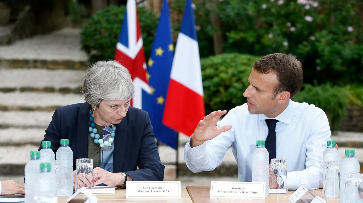 Emmanuel Macron recibe a Theresa May en el fuerte de Bregançon, residencia presidencial de verano