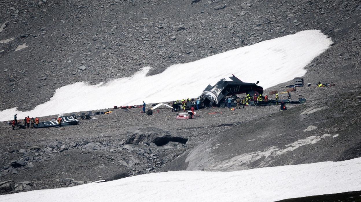 Mueren 20 personas al estrellarse un avión militar de la Segunda Guerra Mundial en Suiza