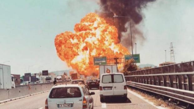 Más de 60 heridos tras una impresionante explosión de un camión en Bolonia