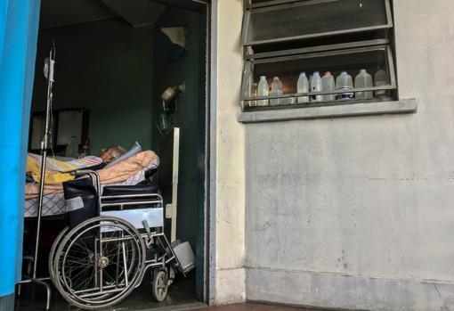 Un hombre hospitalizado en el Hospital Universitario de Caracas