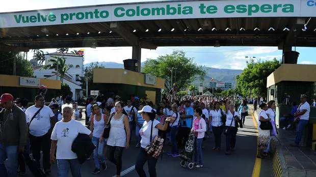 Ecuador recibe a 4.200 venezolanos diarios por la crisis