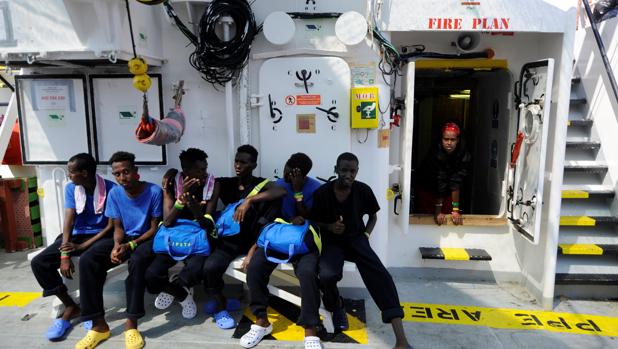 El Aquarius atracará en Malta y sus inmigrantes serán repartidos entre cinco países