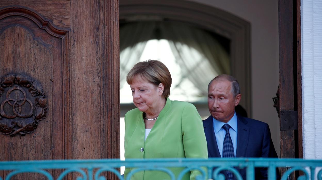 Merkel intenta rescatar la relación entre Alemania y Rusia