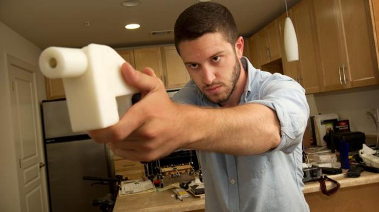 Cody Wilson, con uns pistola obtenida con impresoras 3D