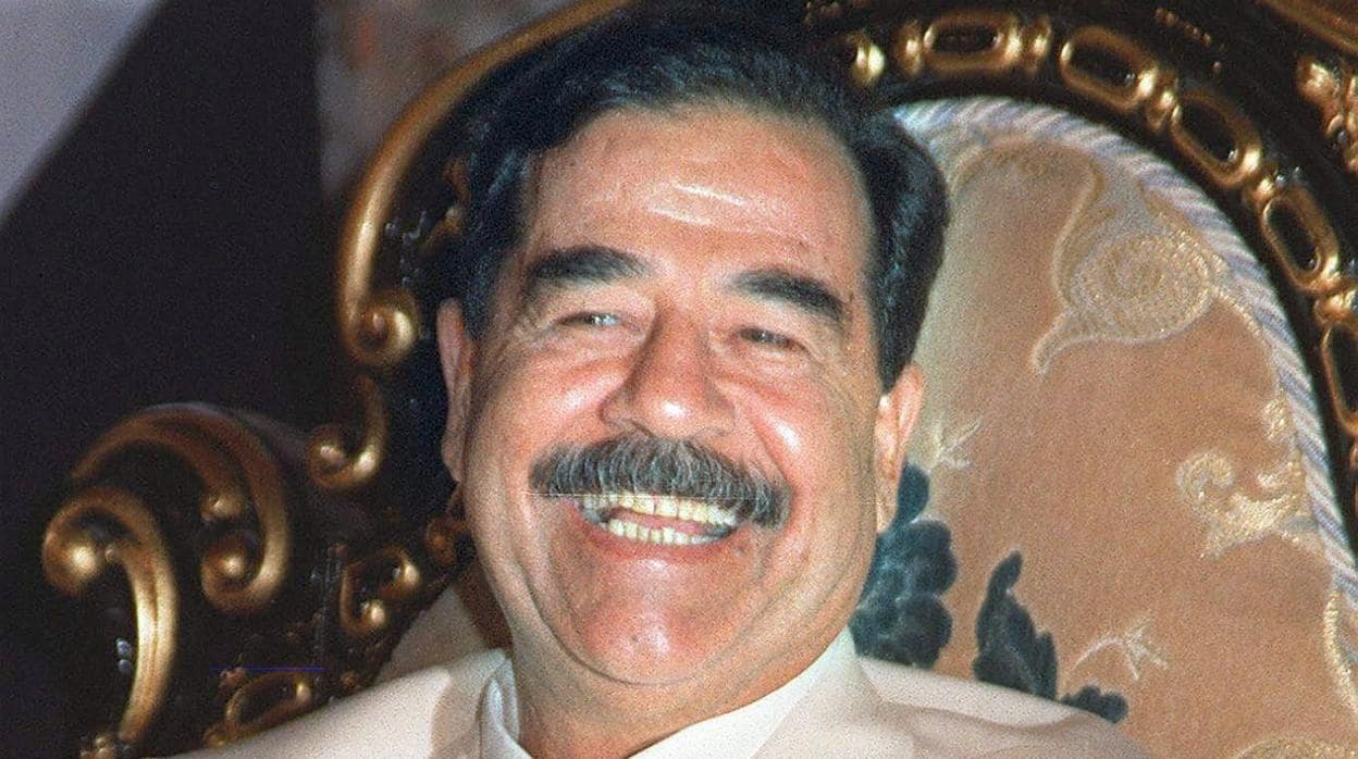 Sadam Hussein, durante la celebración de su 61 cumpleaños