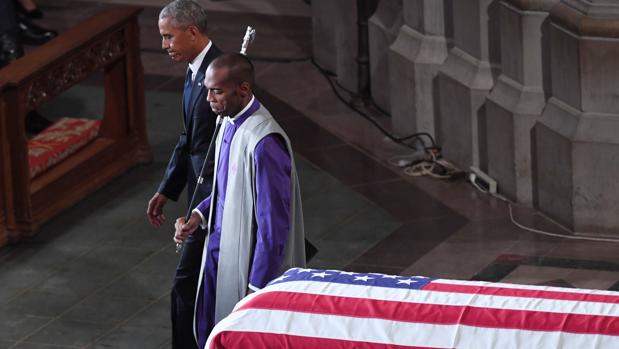 Obama, Bush y el discurso «anti Trump» marcan el funeral de McCain