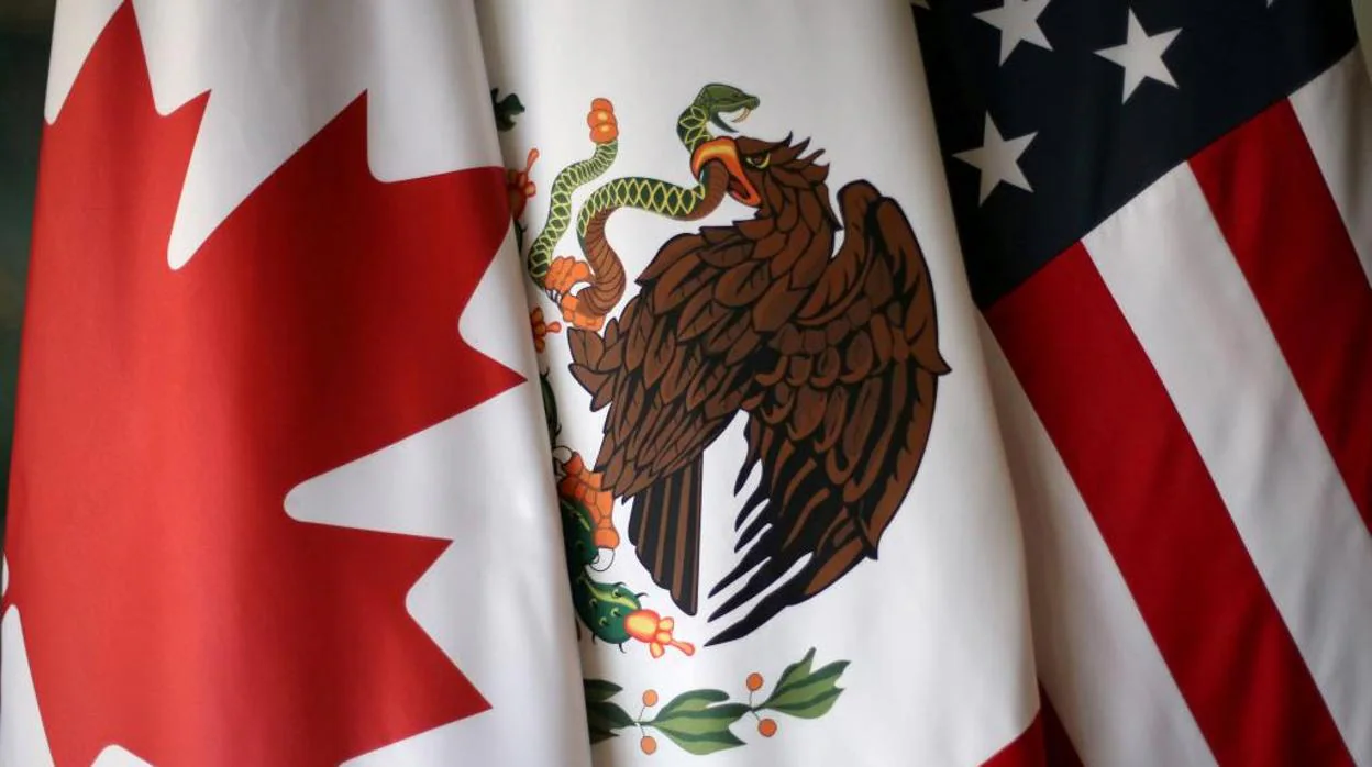 Banderas de Canadá, México y EE.UU. durante las negociaciones del TLCAN