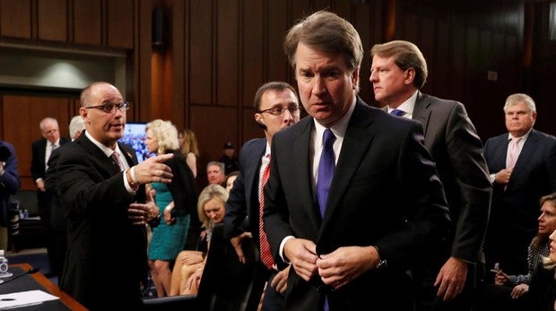 El candidato al Supremo de Trump niega el saludo a un padre de una víctima de Parkland