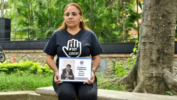 Madre de Lorent Saleh: «A mi hijo lo secuestró el Gobierno de Santos y lo entregó al Sebin»