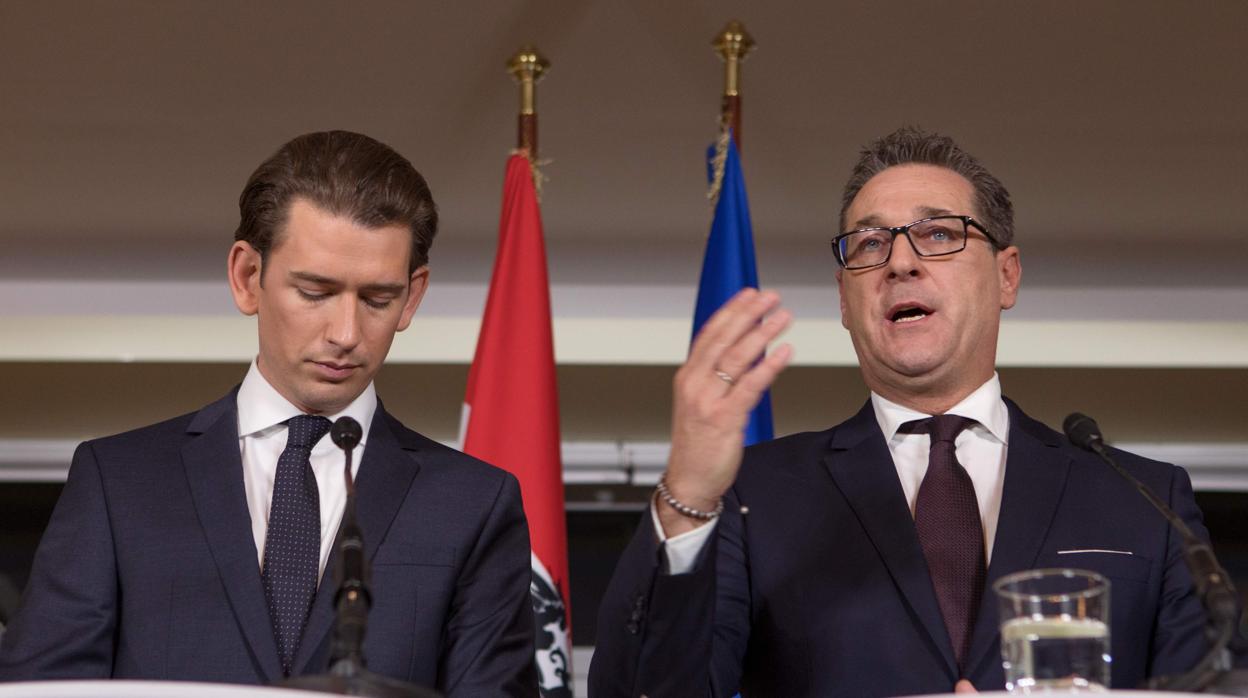 Heinz-Christian Strache (dcha) junto a Sebastian Kurz, el pasado diciembre