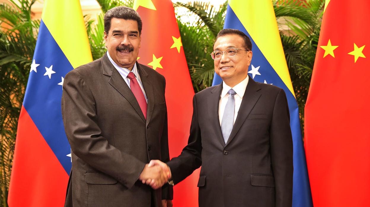 Nicolás Maduro junto al primer ministro chino, Li Keqiang durante su visita en Pekín