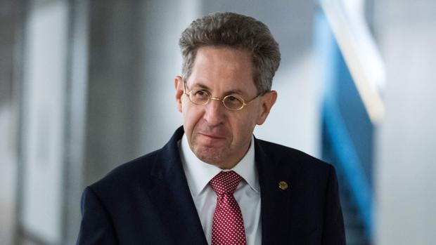 El Gobierno alemán releva al jefe del espionaje por negar la «caza al extranjero»