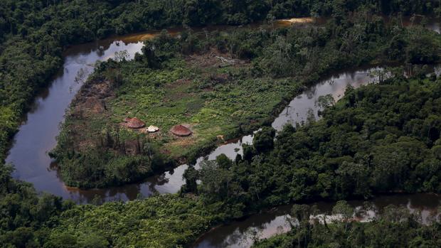 Indígenas secuestran tres avionetas en protesta por la  muerte de dos bebés en Brasil