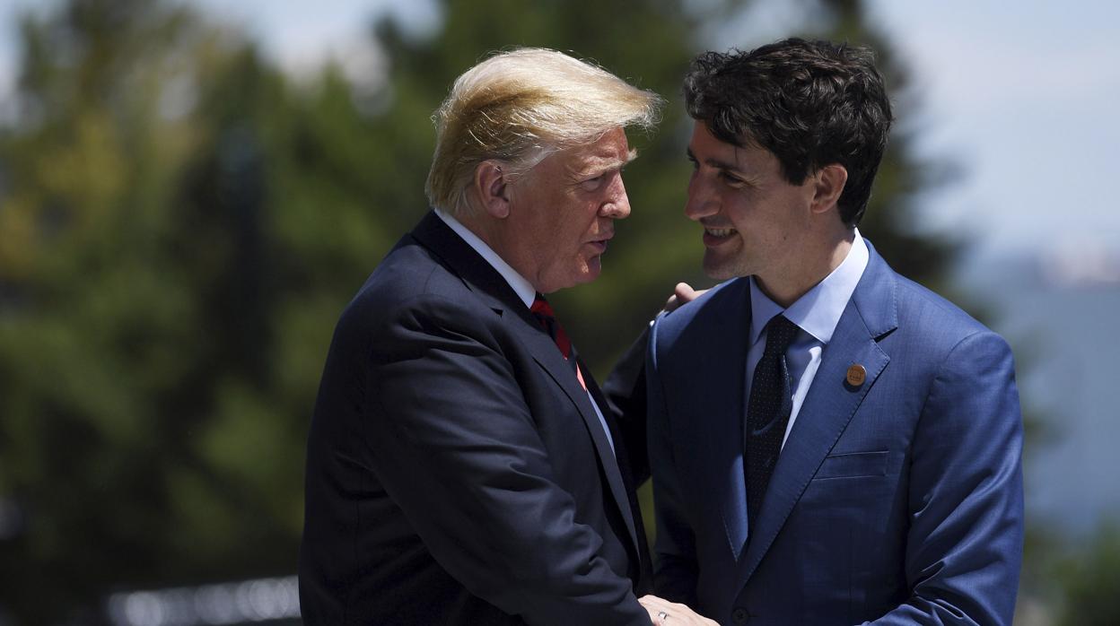 El presidente Donald Trump con el primer ministro canadiense, Justin Trudeau, durante la cumbre del G-7 el pasado mes de junio en Canadá